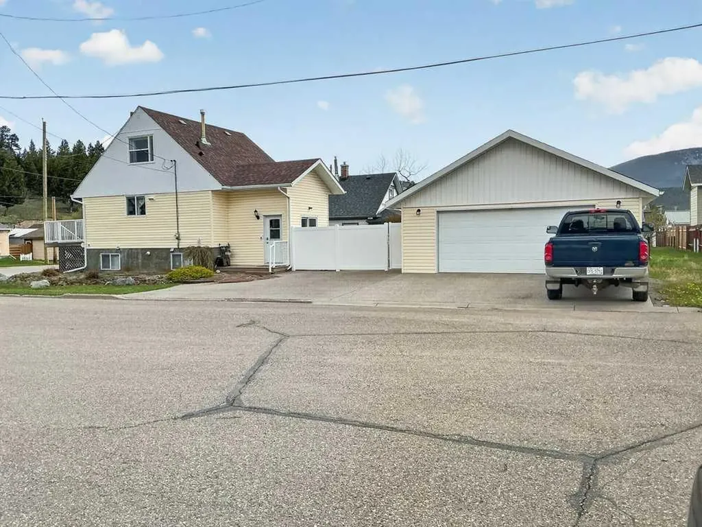 7704 23 Avenue Coleman AB T0K0M0