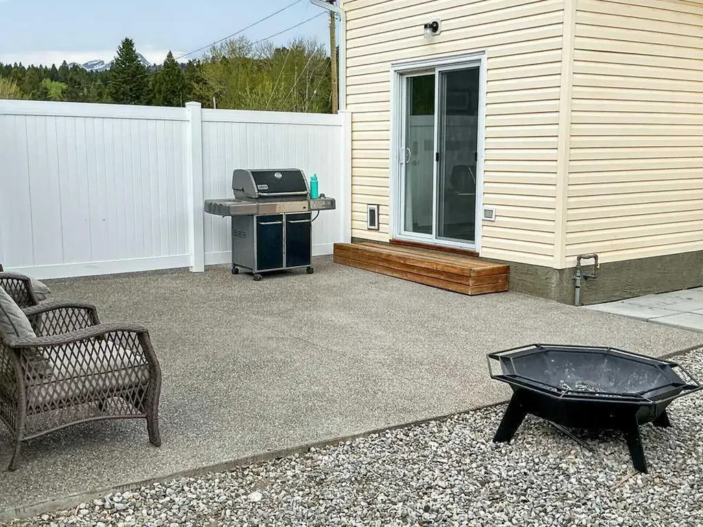 7704 23 Avenue Coleman AB T0K0M0