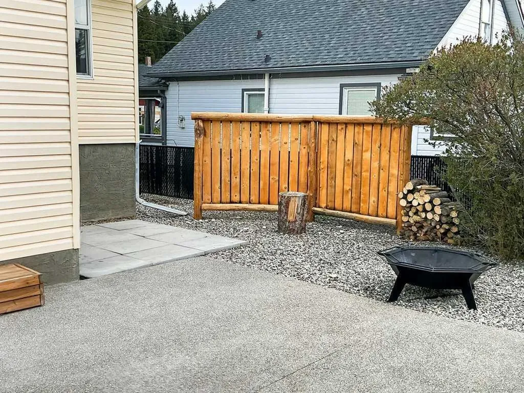 7704 23 Avenue Coleman AB T0K0M0