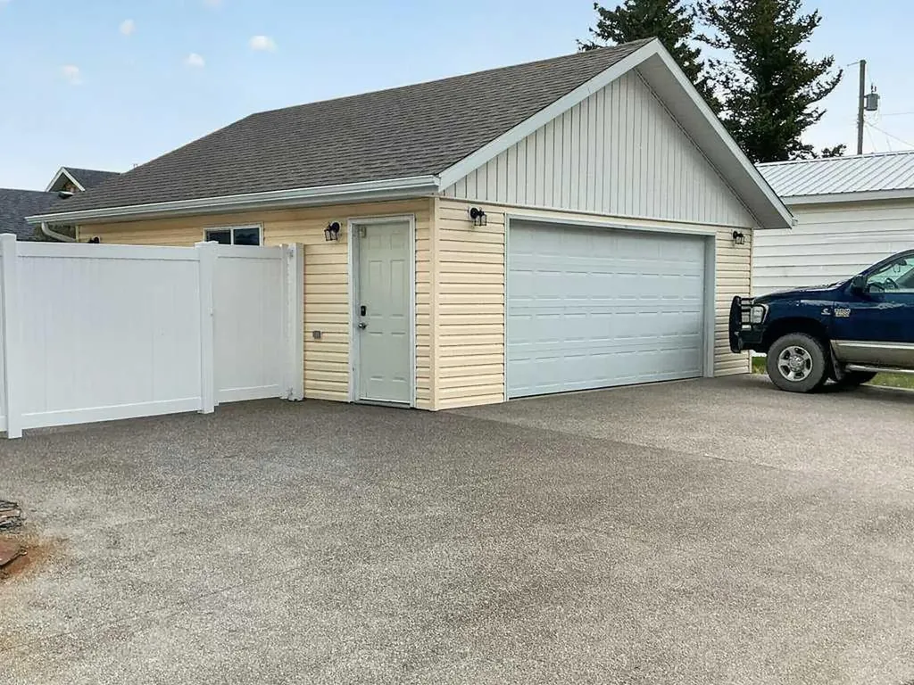 7704 23 Avenue Coleman AB T0K0M0
