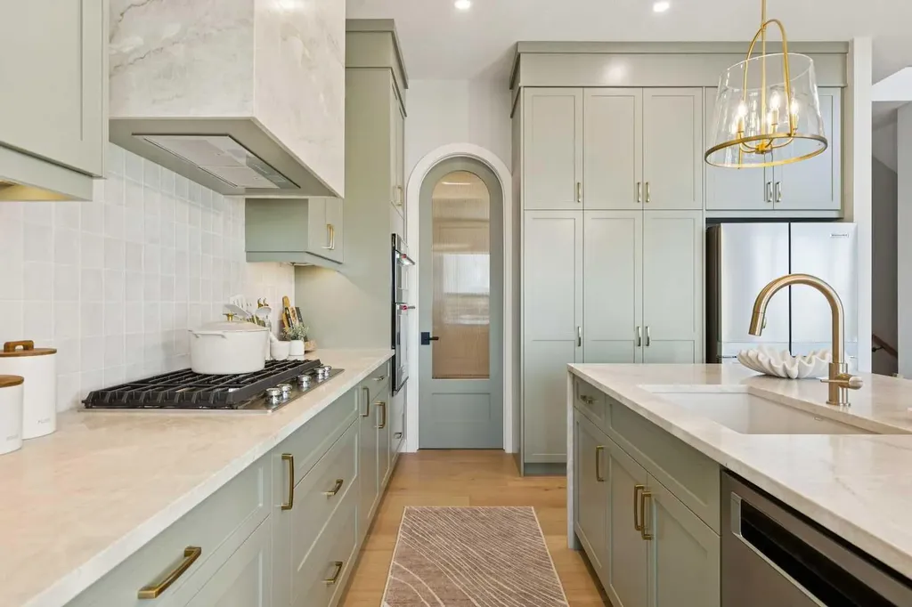 335 Heartwood Gardens SE Calgary AB T3S 0R4