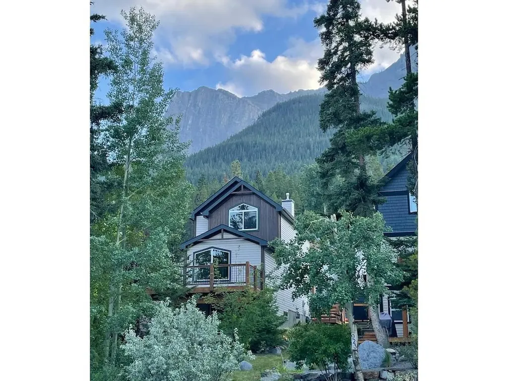 921 Lawrence Grassi Ridge Canmore AB T1W 2Z5