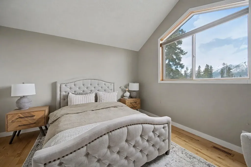921 Lawrence Grassi Ridge Canmore AB T1W 2Z5