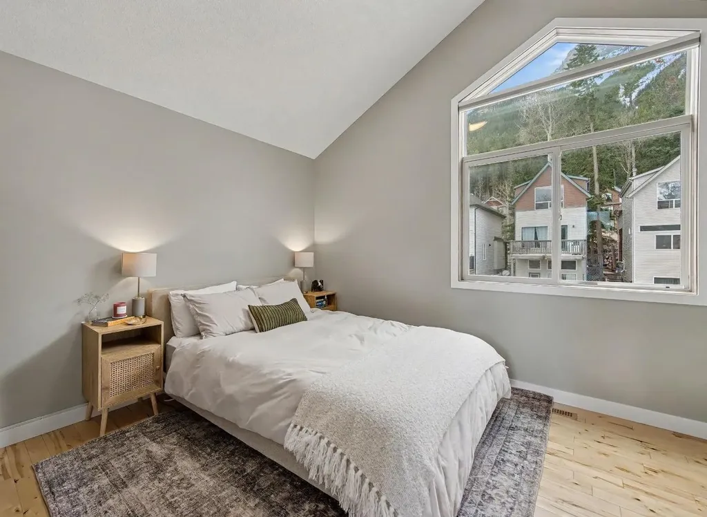 921 Lawrence Grassi Ridge Canmore AB T1W 2Z5