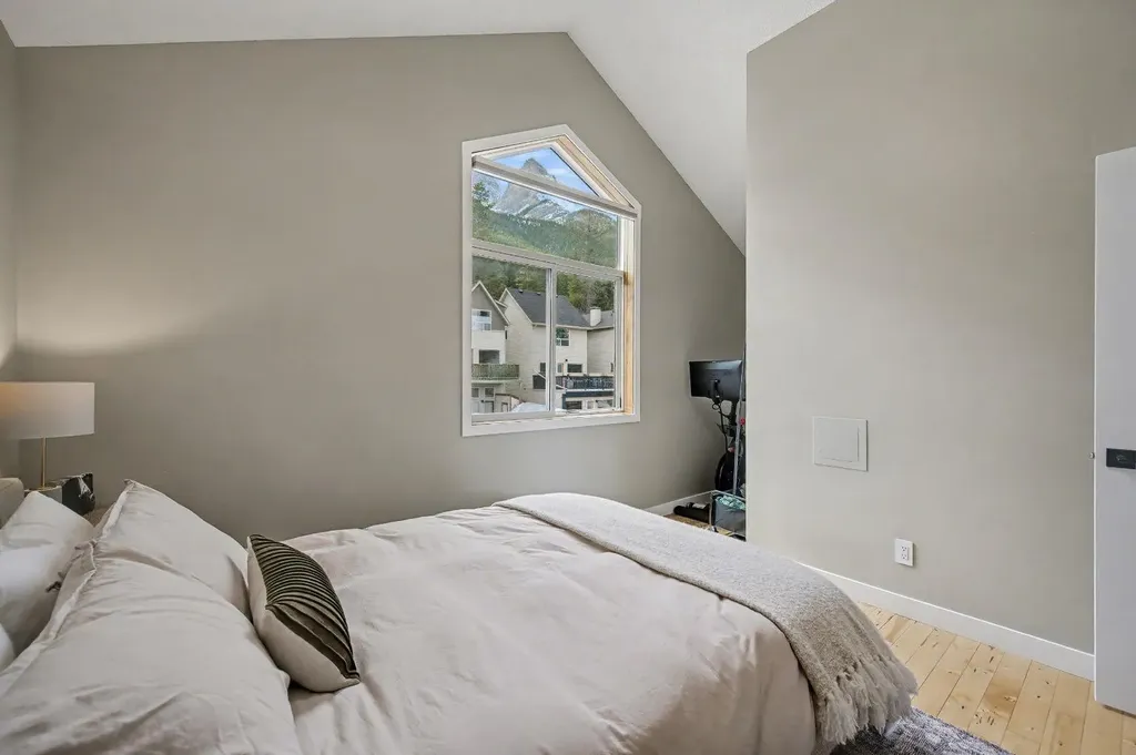 921 Lawrence Grassi Ridge Canmore AB T1W 2Z5