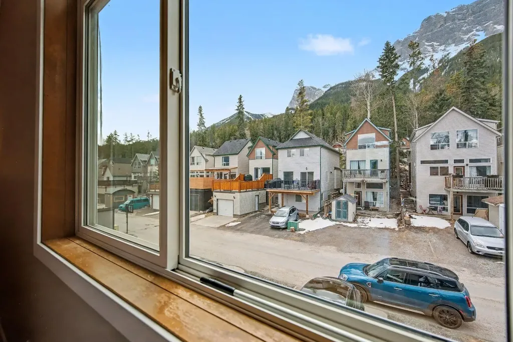 921 Lawrence Grassi Ridge Canmore AB T1W 2Z5