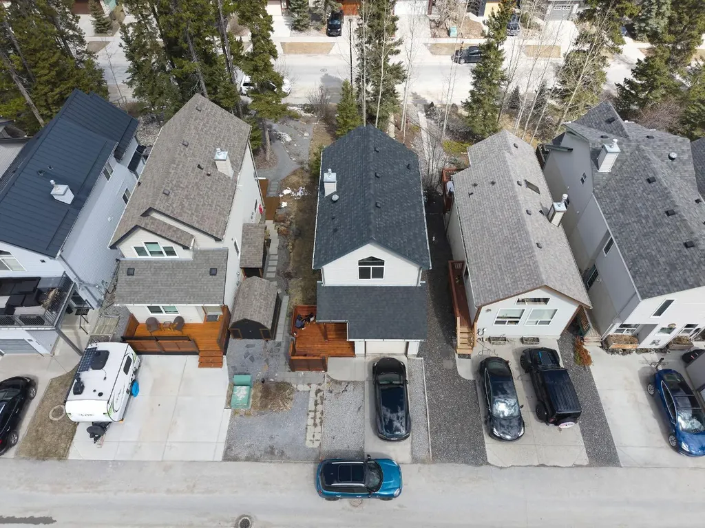 921 Lawrence Grassi Ridge Canmore AB T1W 2Z5