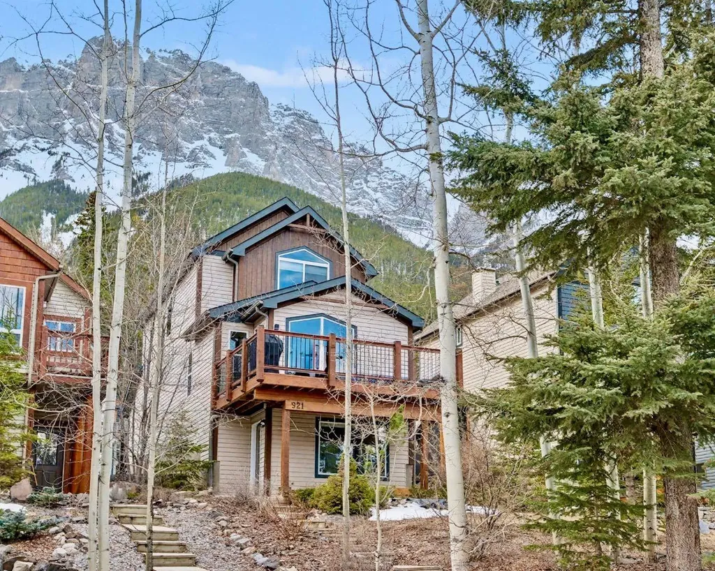 921 Lawrence Grassi Ridge Canmore AB T1W 2Z5