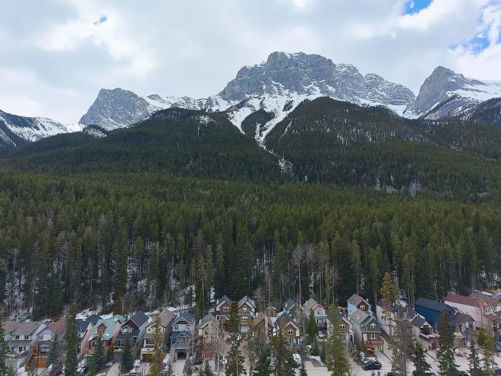 921 Lawrence Grassi Ridge Canmore AB T1W 2Z5