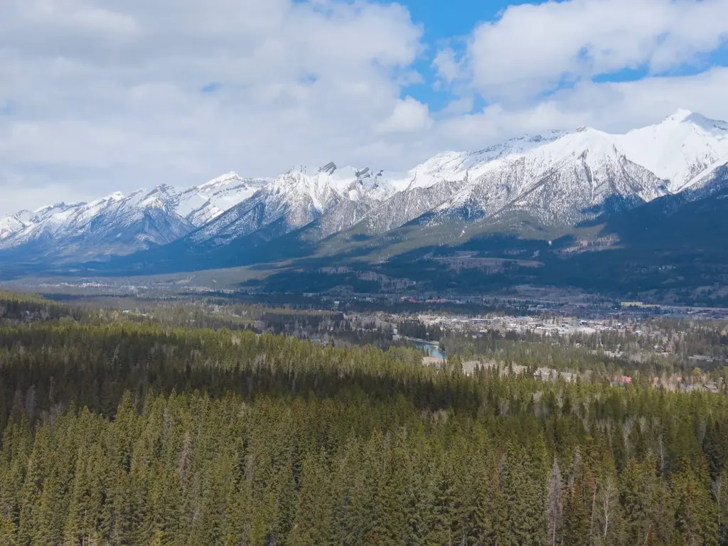 921 Lawrence Grassi Ridge Canmore AB T1W 2Z5