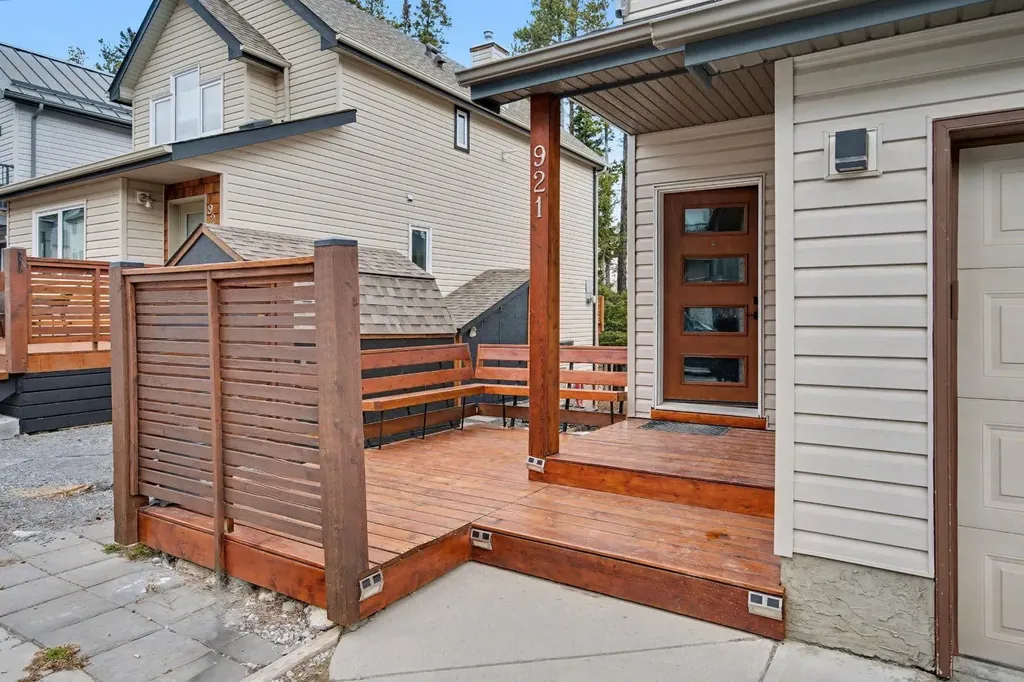 921 Lawrence Grassi Ridge Canmore AB T1W 2Z5
