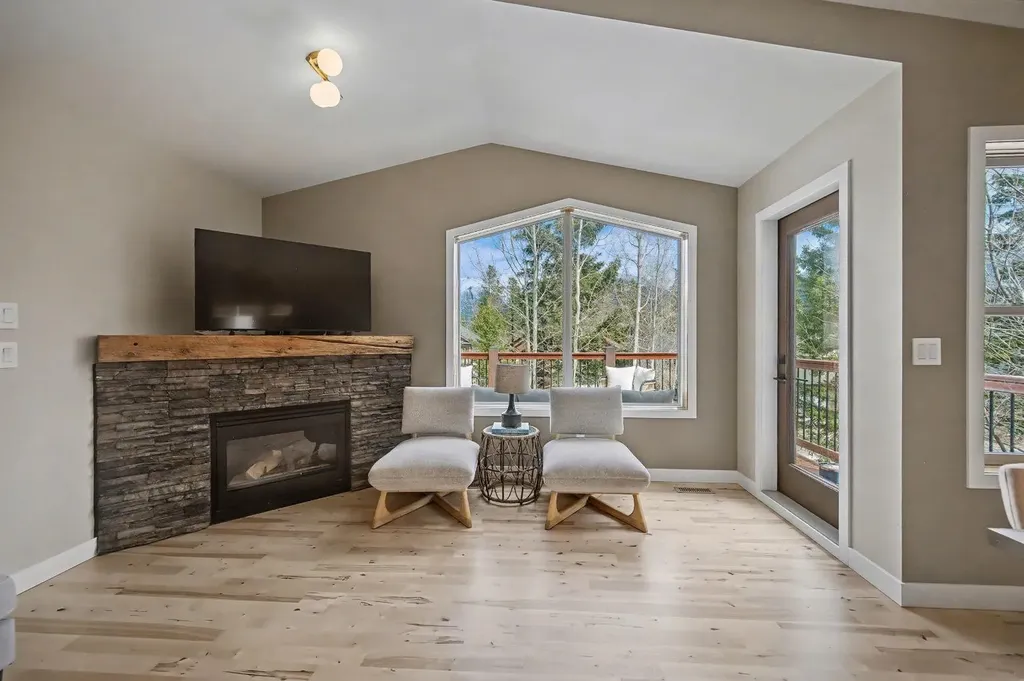 921 Lawrence Grassi Ridge Canmore AB T1W 2Z5