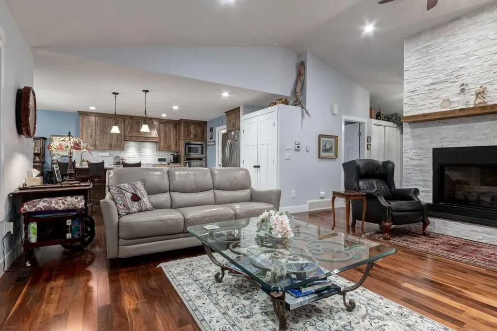 17 Westlynn Drive Claresholm AB T0L0T0