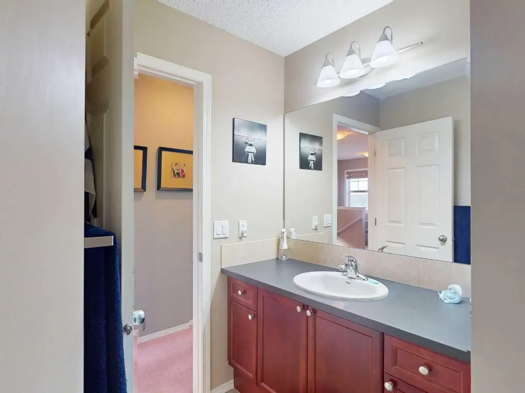 113 Evansford Circle NW Calgary AB T3P 0A9