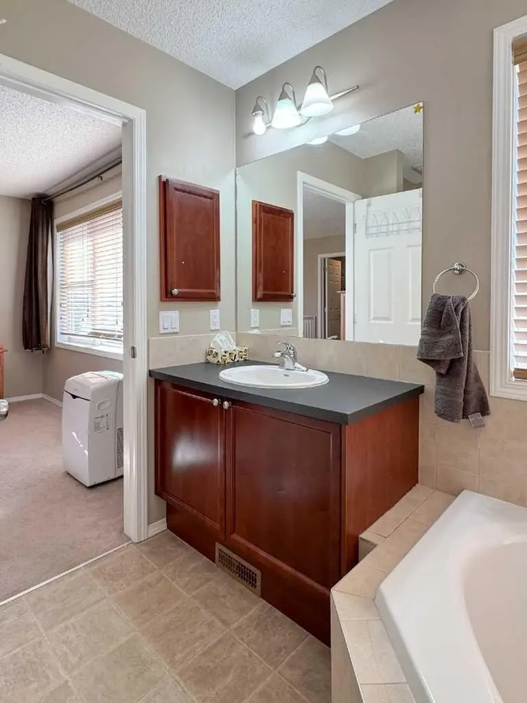 113 Evansford Circle NW Calgary AB T3P 0A9