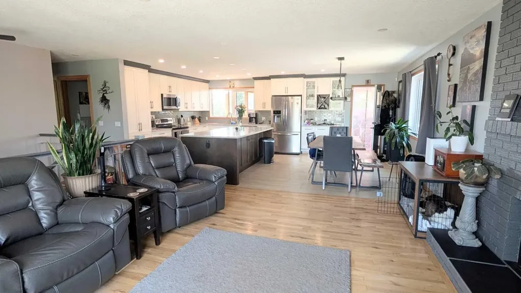 108 Glendale Place Cochrane AB T4C 1H8