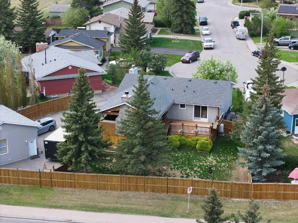 108 Glendale Place Cochrane AB T4C 1H8
