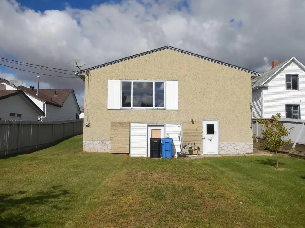 10829 106 Avenue Fairview AB T0H1L0