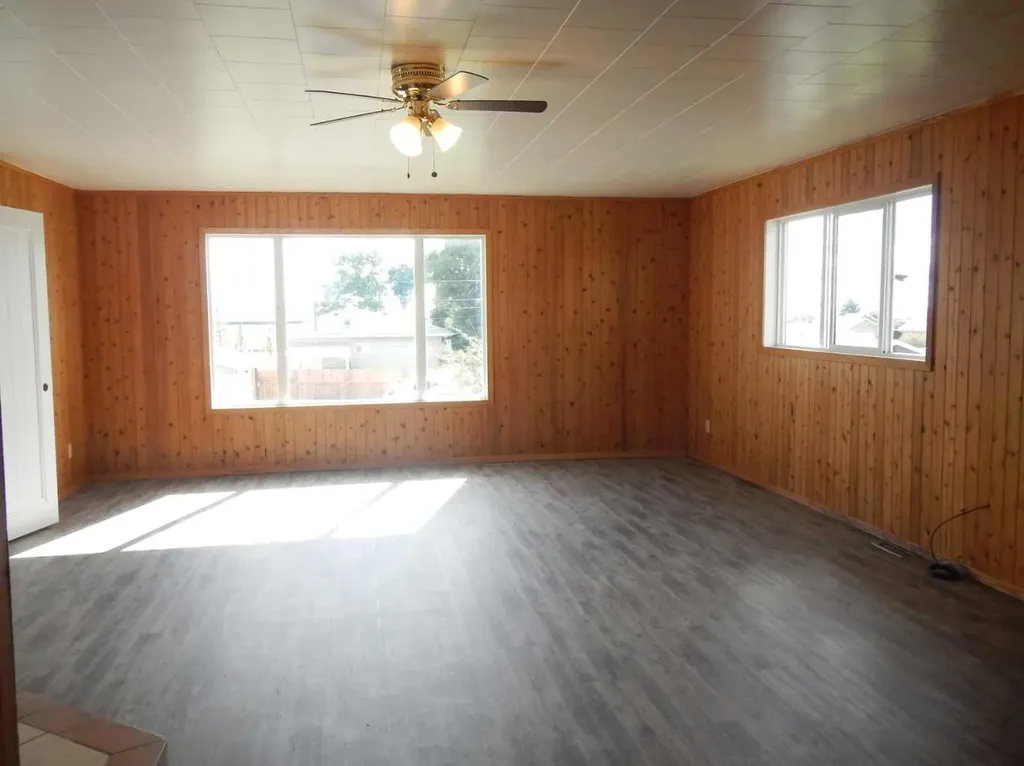 10829 106 Avenue Fairview AB T0H1L0