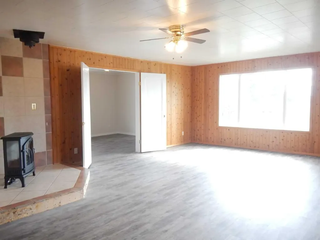 10829 106 Avenue Fairview AB T0H1L0