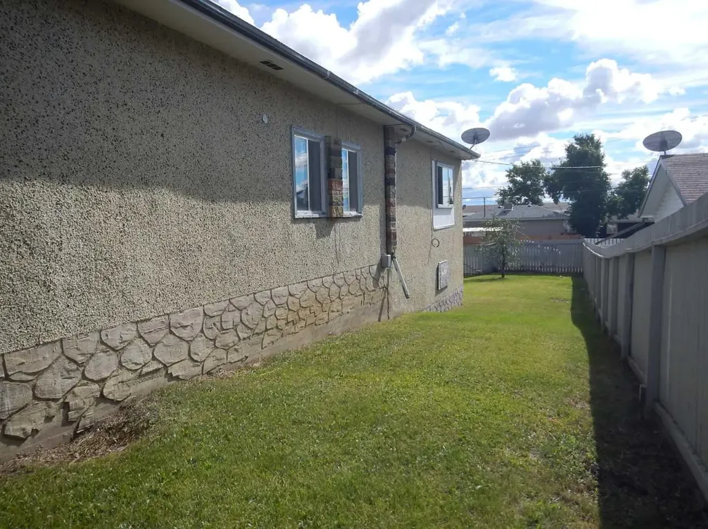 10829 106 Avenue Fairview AB T0H1L0