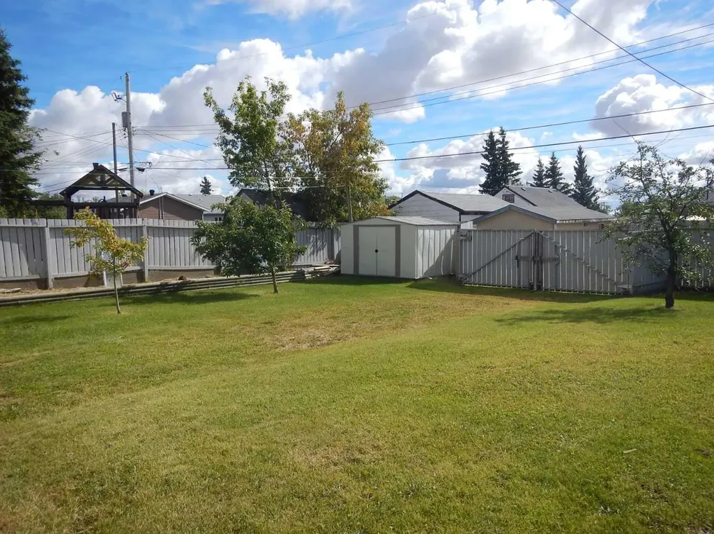 10829 106 Avenue Fairview AB T0H1L0