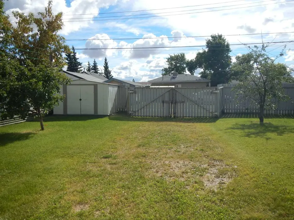 10829 106 Avenue Fairview AB T0H1L0