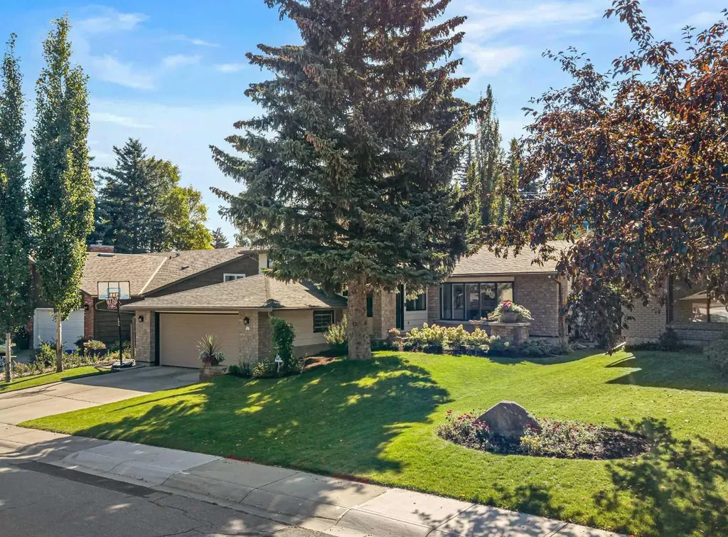 855 Oakside Circle SW Calgary AB T2V 4P5