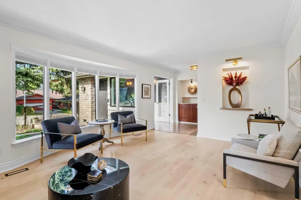 855 Oakside Circle SW Calgary AB T2V 4P5