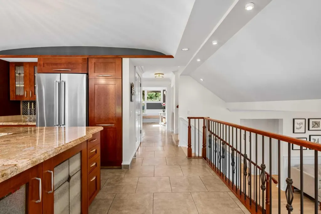 855 Oakside Circle SW Calgary AB T2V 4P5