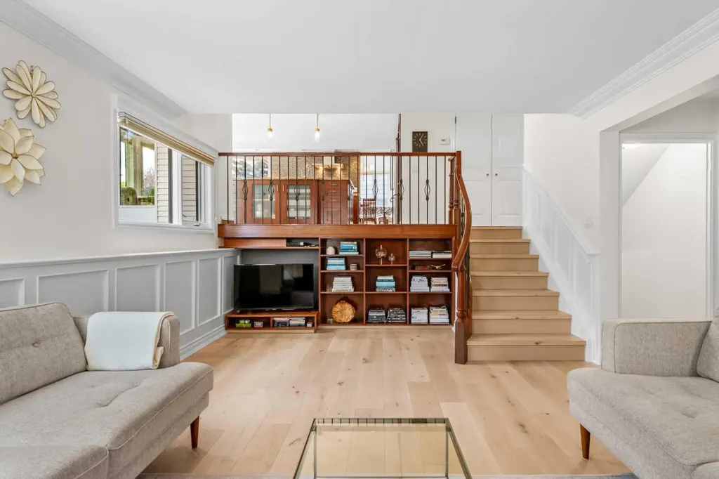855 Oakside Circle SW Calgary AB T2V 4P5