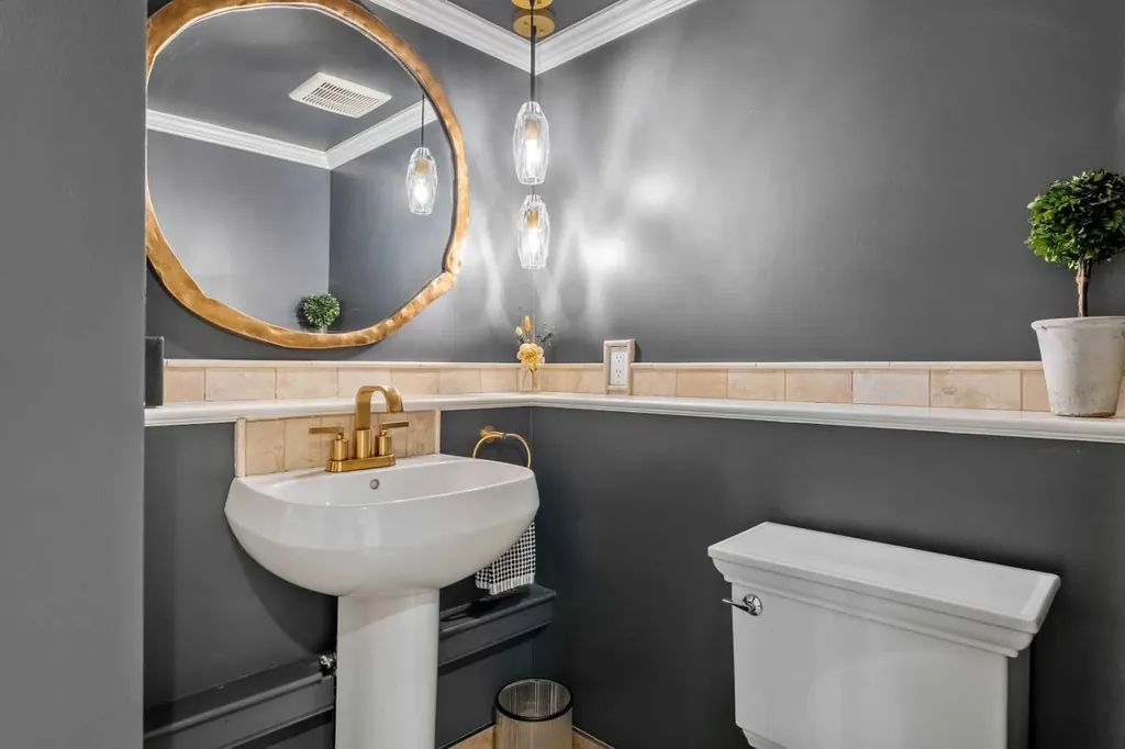855 Oakside Circle SW Calgary AB T2V 4P5