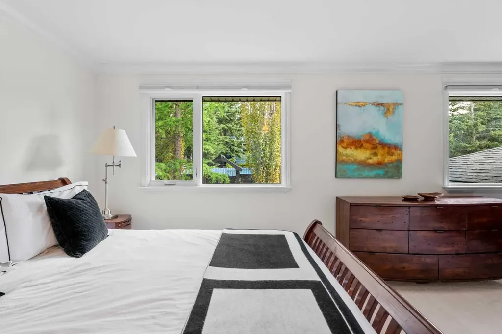 855 Oakside Circle SW Calgary AB T2V 4P5