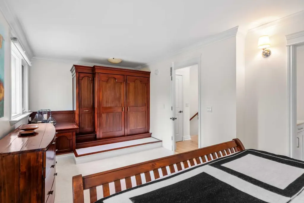 855 Oakside Circle SW Calgary AB T2V 4P5