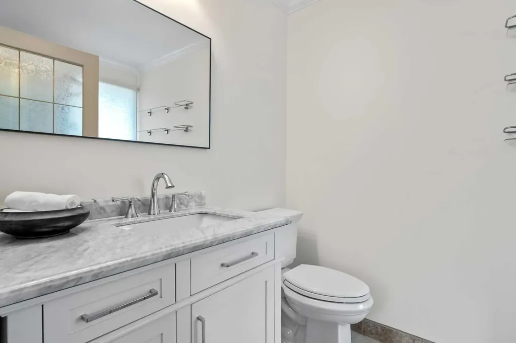 855 Oakside Circle SW Calgary AB T2V 4P5