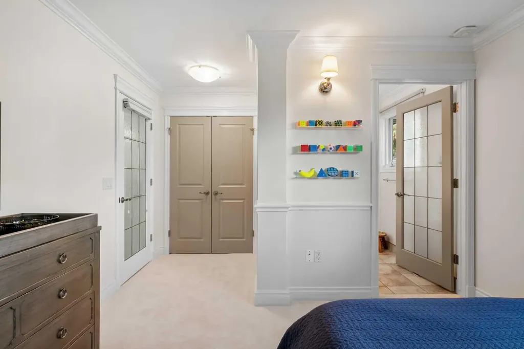 855 Oakside Circle SW Calgary AB T2V 4P5