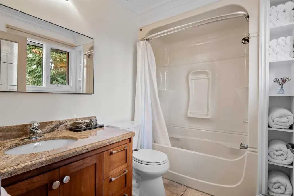 855 Oakside Circle SW Calgary AB T2V 4P5