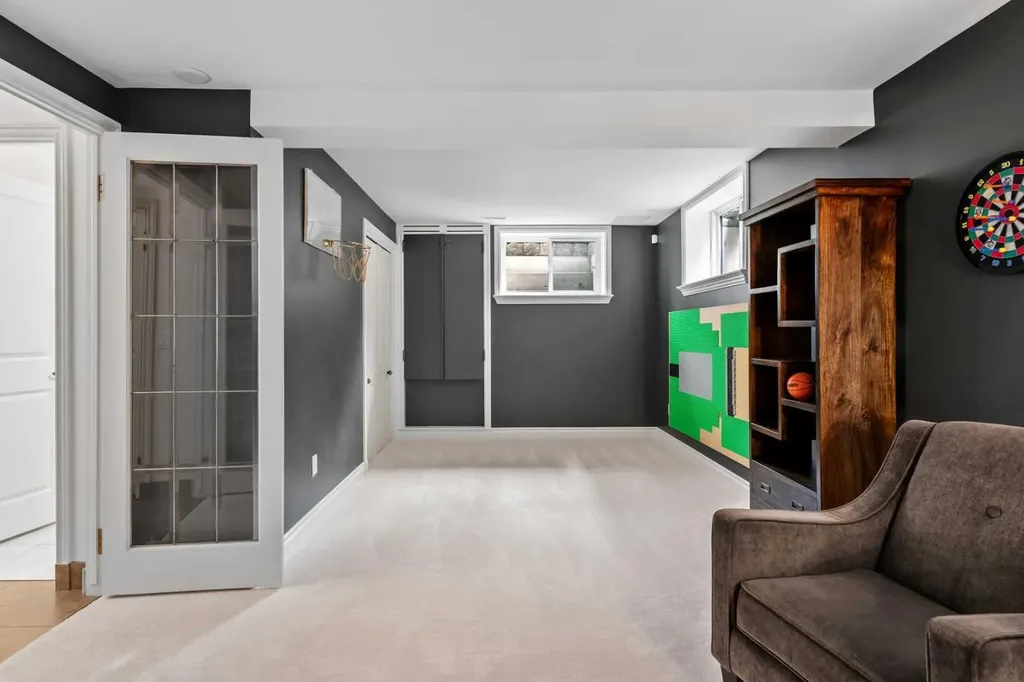 855 Oakside Circle SW Calgary AB T2V 4P5