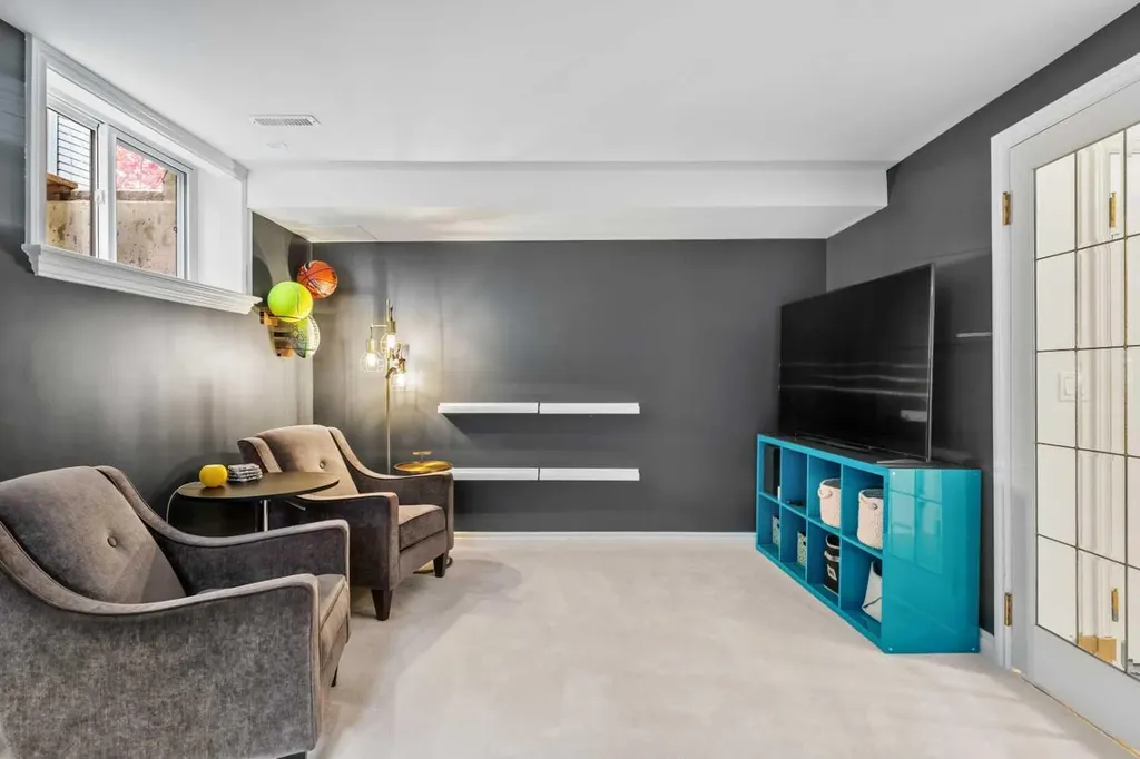 855 Oakside Circle SW Calgary AB T2V 4P5
