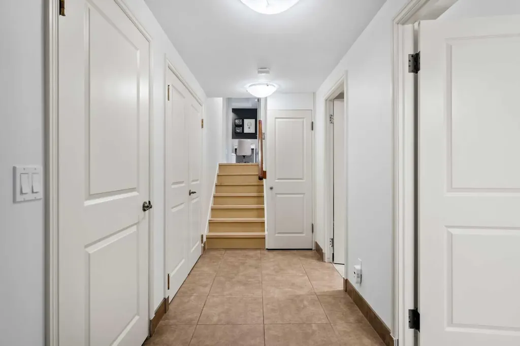 855 Oakside Circle SW Calgary AB T2V 4P5