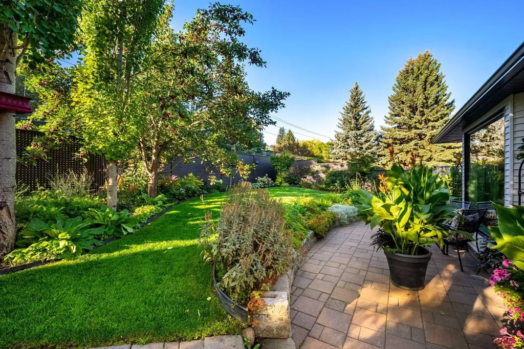 855 Oakside Circle SW Calgary AB T2V 4P5