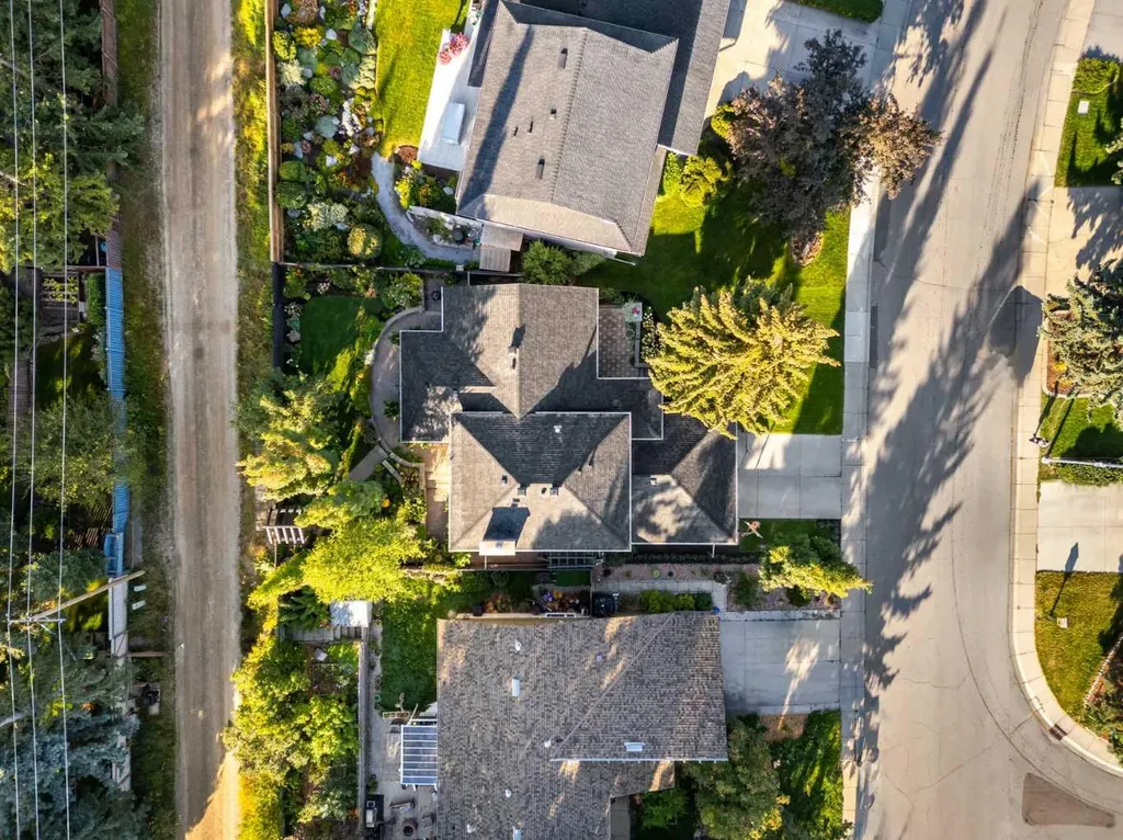 855 Oakside Circle SW Calgary AB T2V 4P5