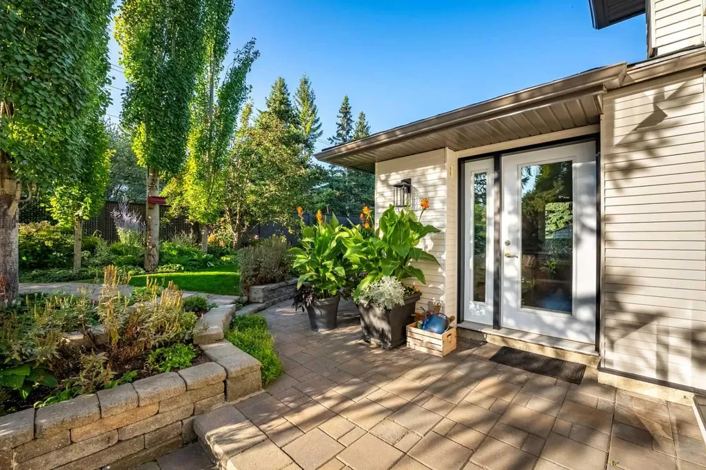 855 Oakside Circle SW Calgary AB T2V 4P5