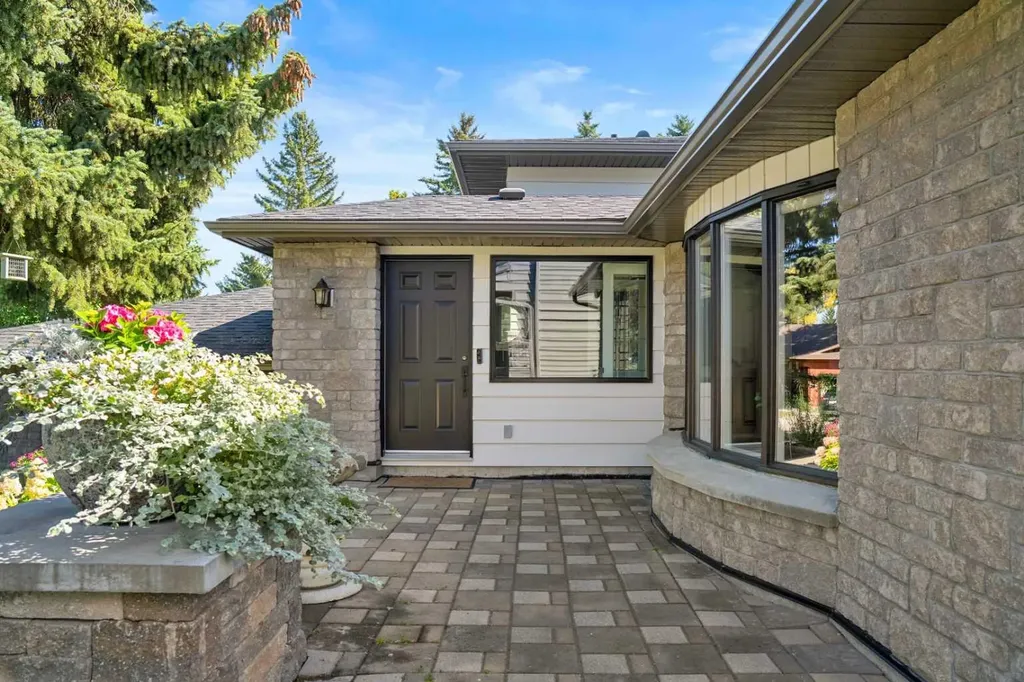 855 Oakside Circle SW Calgary AB T2V 4P5