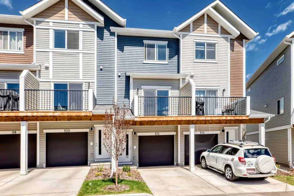 102 Tuscany Summit Square NW Calgary AB T3L 0G1