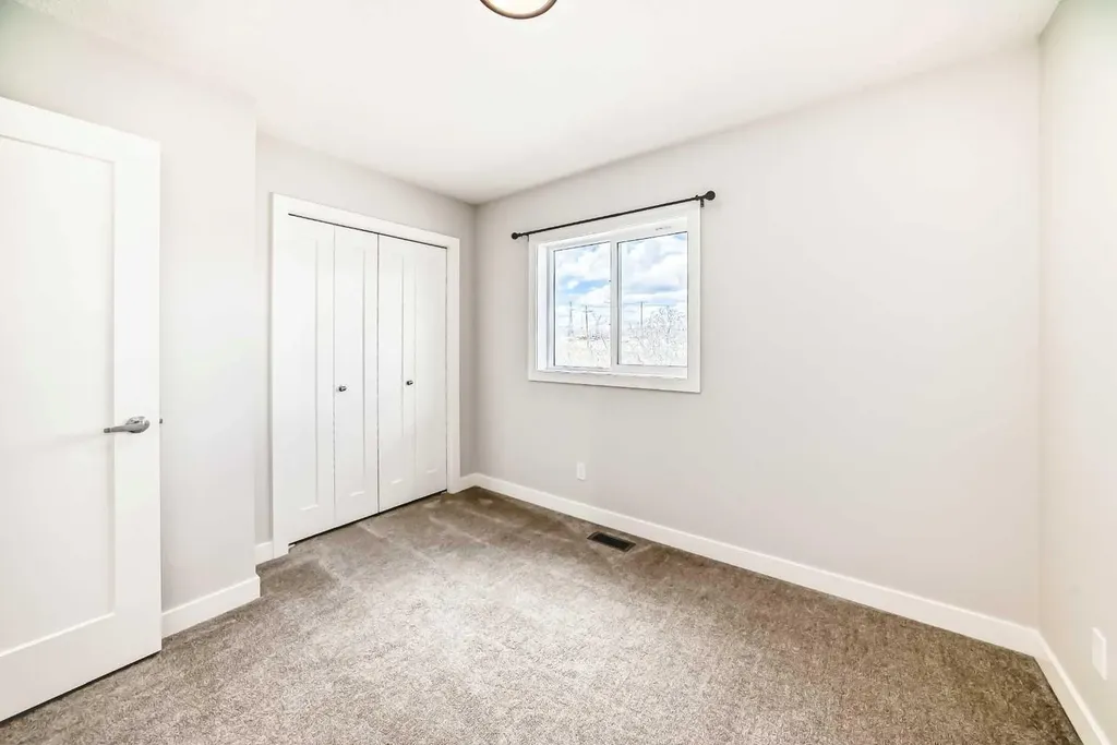 102 Tuscany Summit Square NW Calgary AB T3L 0G1