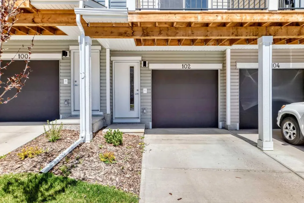 102 Tuscany Summit Square NW Calgary AB T3L 0G1