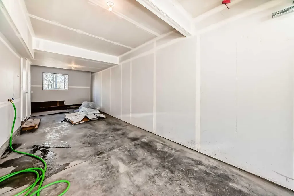 102 Tuscany Summit Square NW Calgary AB T3L 0G1