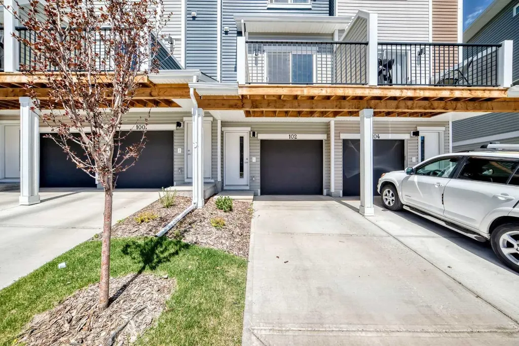 102 Tuscany Summit Square NW Calgary AB T3L 0G1