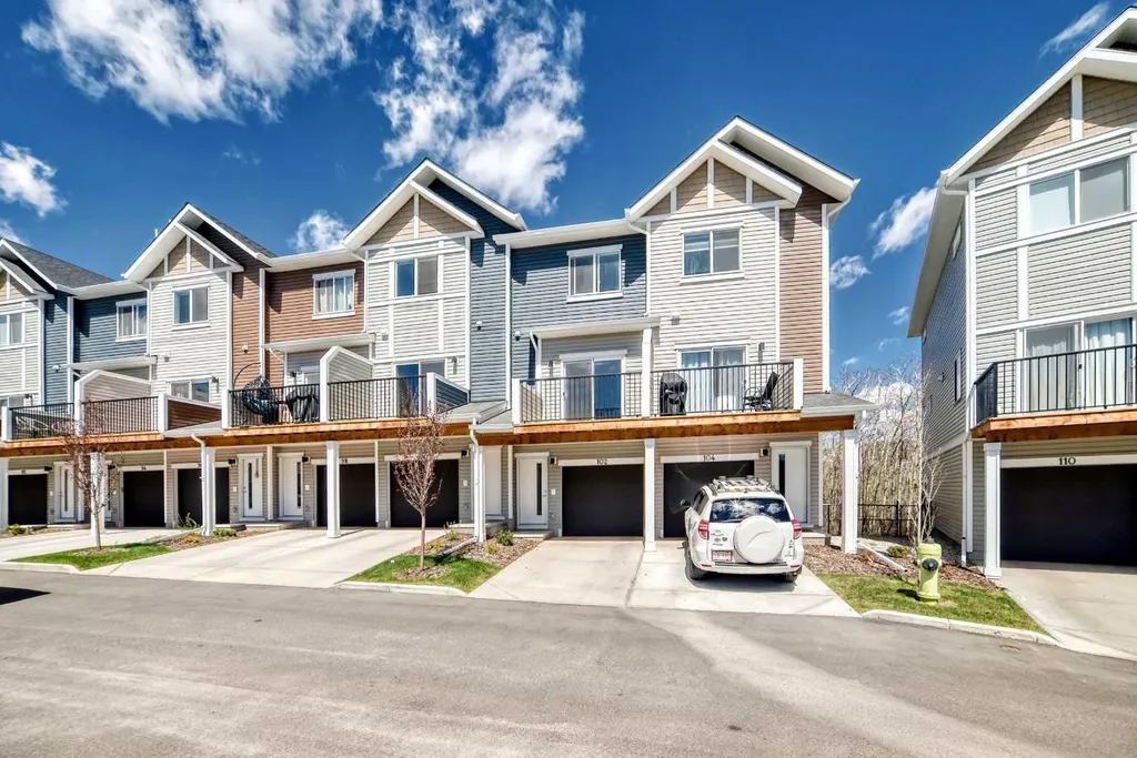 102 Tuscany Summit Square NW Calgary AB T3L 0G1